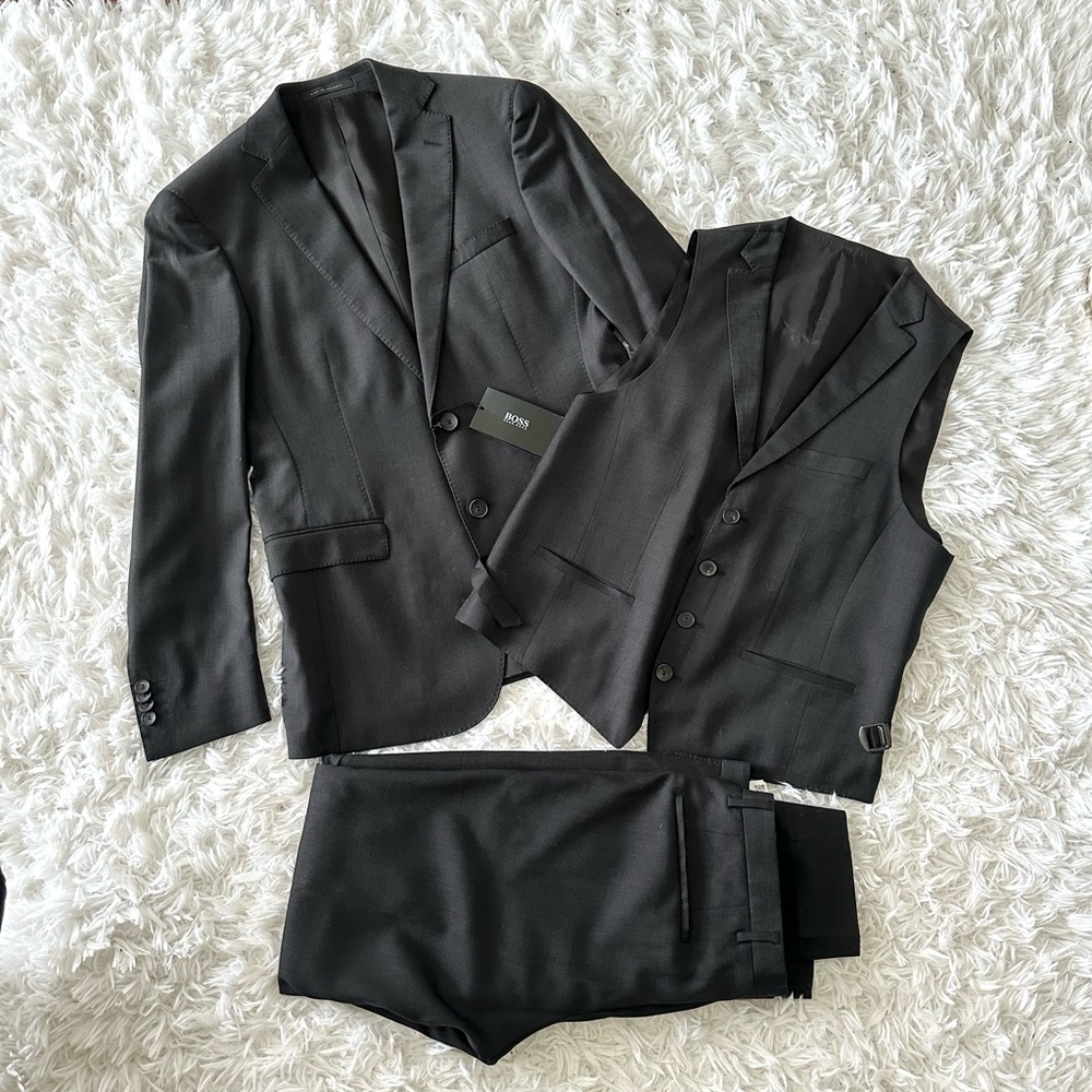 Brand new black Hugo Boss 3-peice Slim fit suit